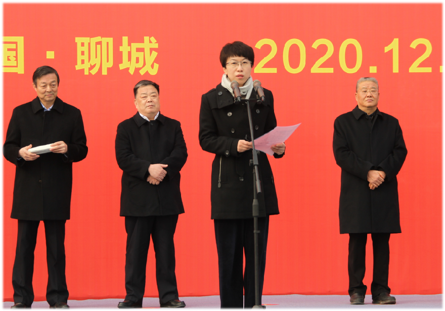 市委副書(shū)記、市長(zhǎng)李長(zhǎng)萍同志在啟動(dòng)儀式上講話(huà)并宣布：鄭濟(jì)高鐵配套基礎(chǔ)設(shè)施暨高鐵新區(qū)建設(shè)正式啟動(dòng)。